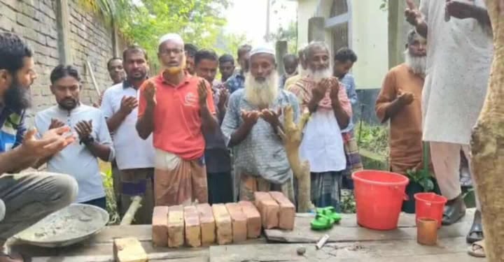 দাকোপের সুতারখালী মাদ্রাসার কাজ উদ্বোধনের সময় সন্ত্রাসীদের হামলায় গুরুতর আহত ২