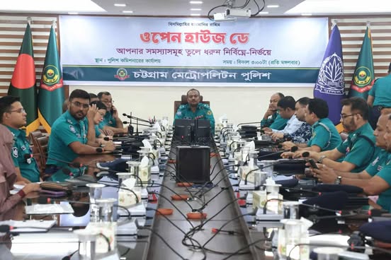 সিএমপি’র ‘ওপেন হাউজ ডে’-তে জনতার ঢল: অভিযোগ শুনেই ব্যবস্থা নিলেন পুলিশ কমিশনার হাসিব আজিজ