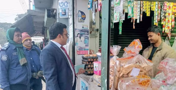 কোটচাঁদপুর মুদি দোকানে ভ্রাম্যমাণ আদালতে জরিমানা।