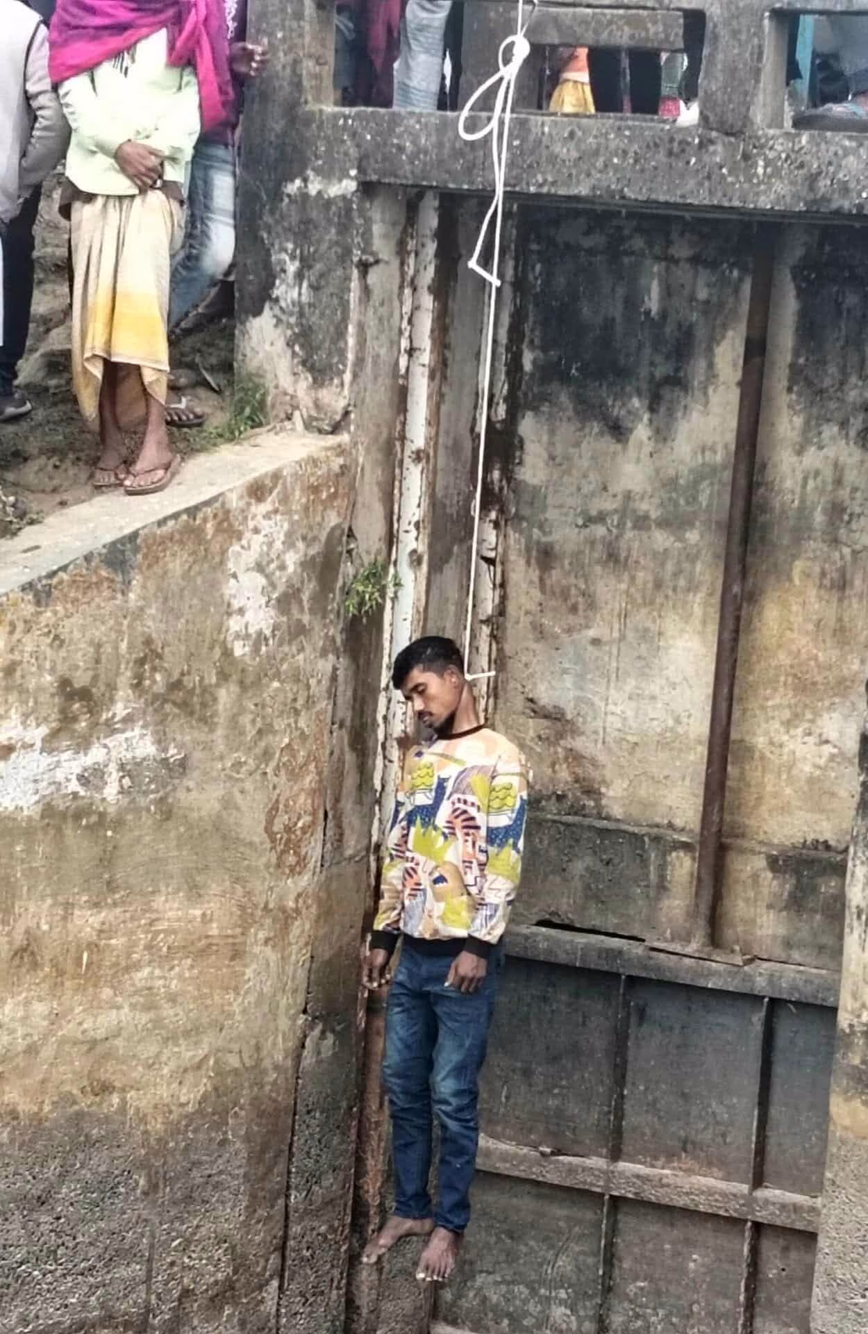 সুইচগেটে যুবকের ঝুলন্ত মরদেহ উদ্ধার