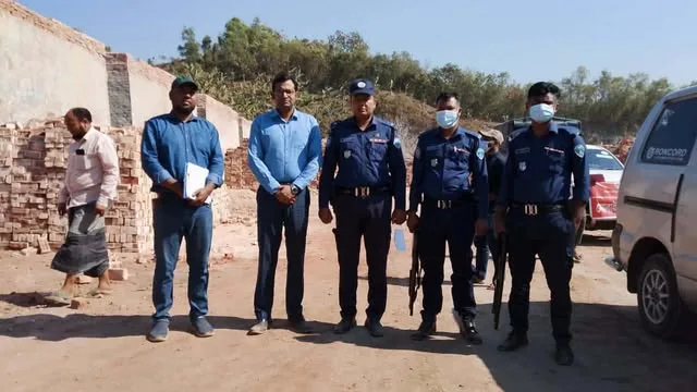 লামায় ৫টি অবৈধ ইটভাটায় অভিযান, ১০ লক্ষ টাকা জরিমানা