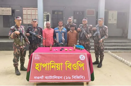 সাপাহার সীমান্তে ভারতীয় ঔষধ ও মদসহ ৩ চোরাকারবারী আটক