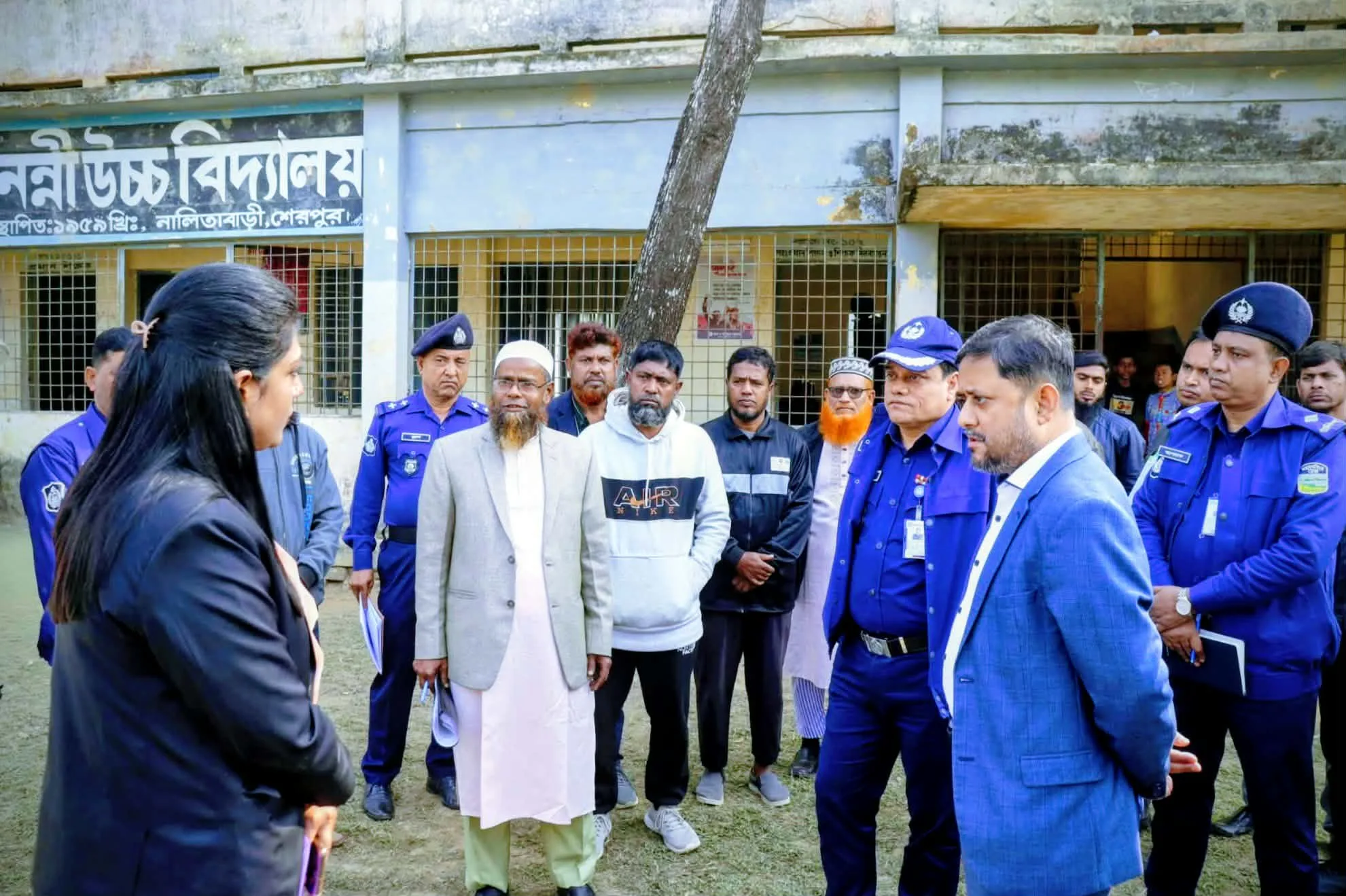 শেরপুরে রিটার্নিং কর্মকর্তার ভোট কেন্দ্র পরিদর্শন