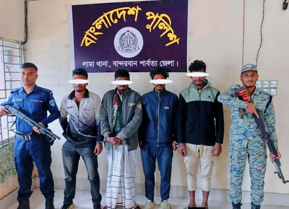 লামায় পুলিশের অভিযানে ২টি গরুসহ ৪ চোর আটক