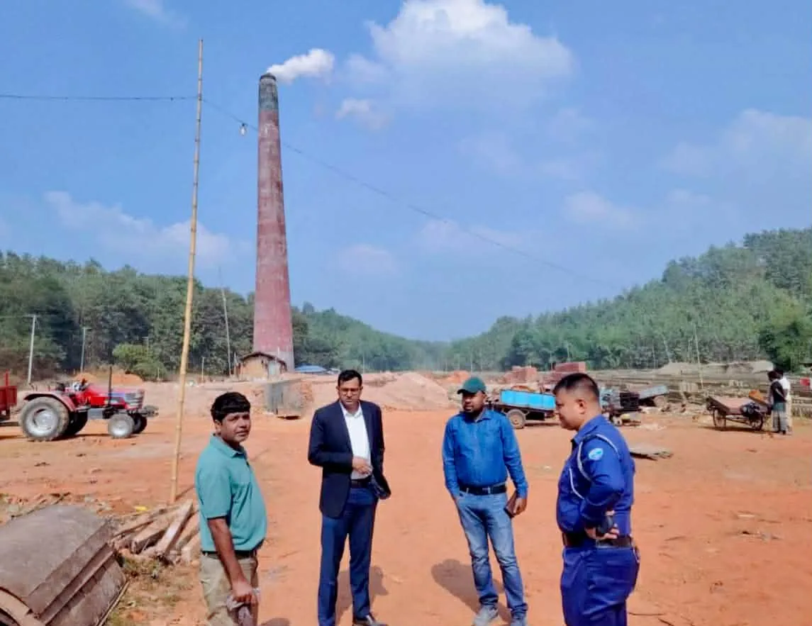 লামায় দুই ইটভাটায় প্রশাসনের অভিযান, ৫ লাখ টাকা জরিমানা