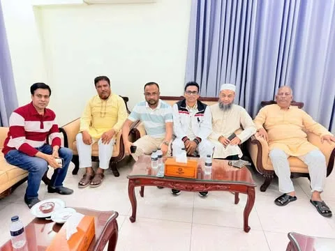 আনসার ও ভিডিপির উপ-পরিচালক রায়হান ফকিরের সঙ্গে এসএসসি ’৯১ চট্টগ্রাম বিভাগের সৌজন্য সাক্ষাৎ