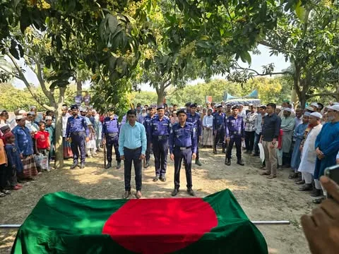 সাপাহারে বীর মুক্তিযোদ্ধা জিয়াউল আবেদীন জিন্নাহ সরকারের রাষ্ট্রীয় মর্যাদায় দাফন সম্পন্ন