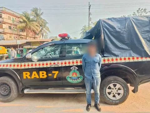 দুই হত্যা মামলার পলাতক আসামি রাঙ্গুনিয়ায় গ্রেফতার