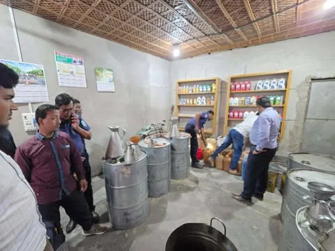 জলঢাকায় খোলা বাজারে পেট্রোলিয়ামজাত পণ্য বিক্রয়ের বিরুদ্ধে অভিযান ও জরিমানা