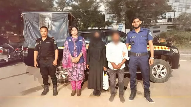 বাঁশখালীতে মাকে হত্যা: র‍্যাব-৭ ও র‍্যাব-১৫-এর যৌথ অভিযানে ছেলে ও পুত্রবধূ গ্রেপ্তার